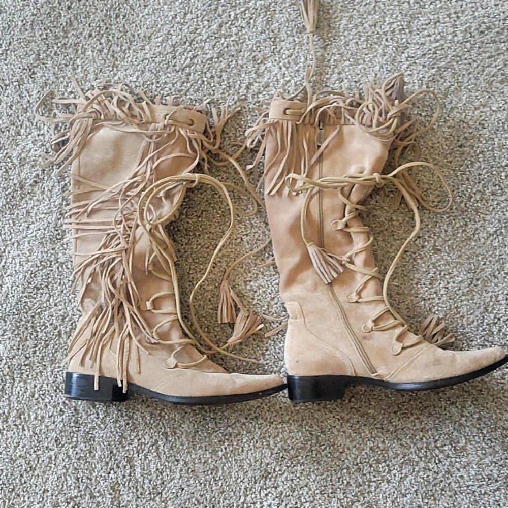 Suede fringe beige boots